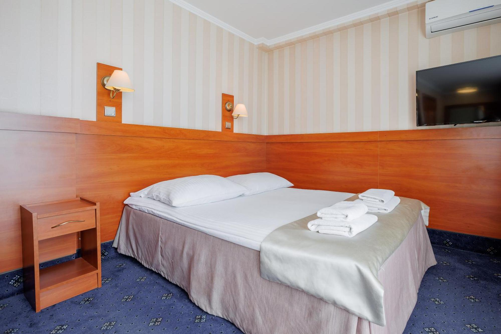 Hotel Cristal Park Tarnau Exterior foto